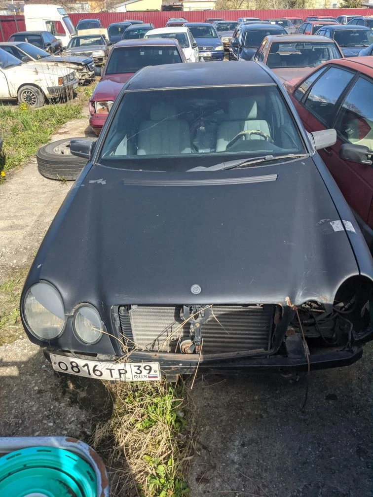 Автомобиль марки "Мерседес Е230" (MERSEDES-E230 CLASSIC)