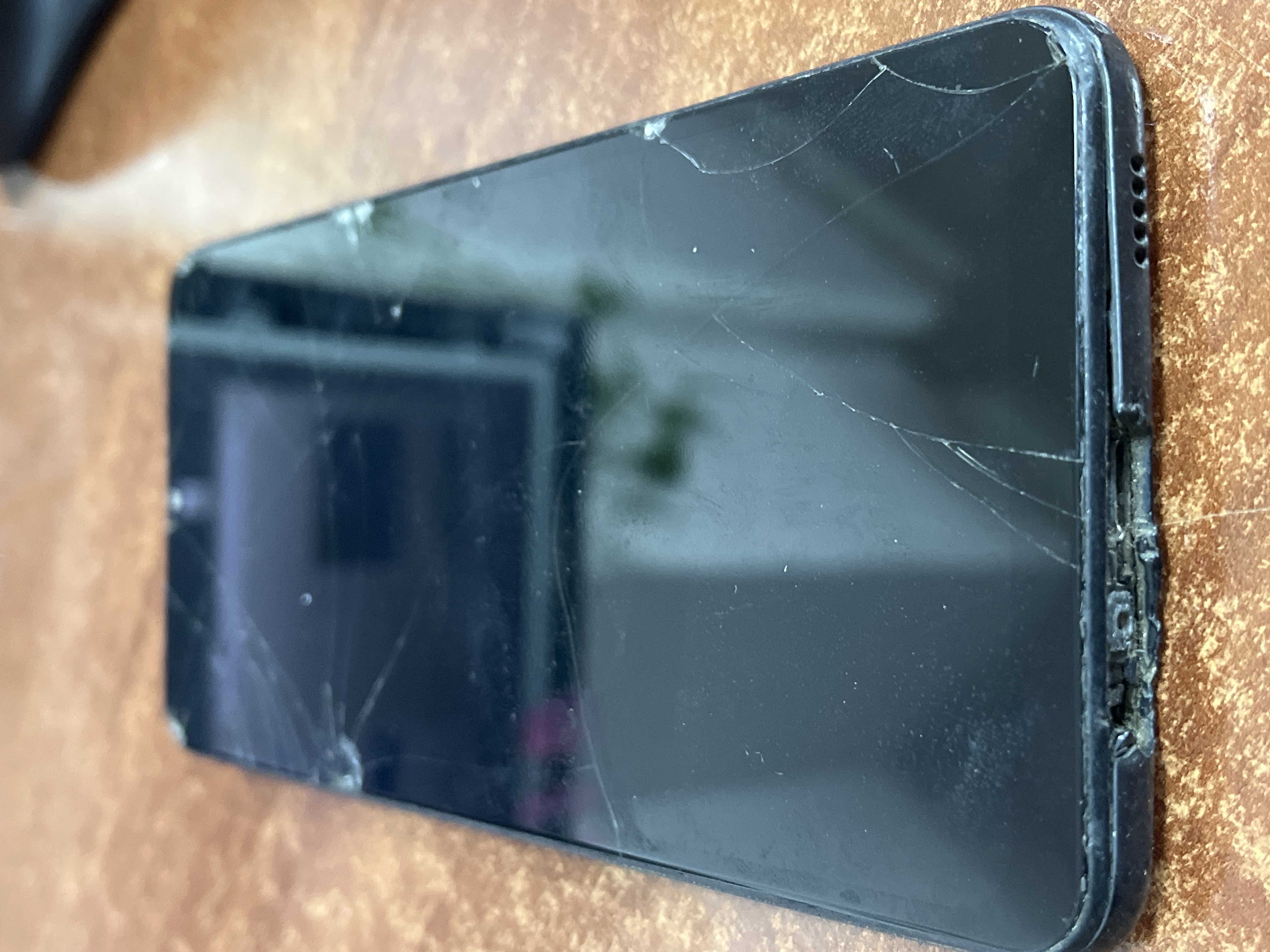 Сотовый телефон марки "Samsung А12" imei 351016315736984/01 (трещины и сколы на экране) — 1 шт.