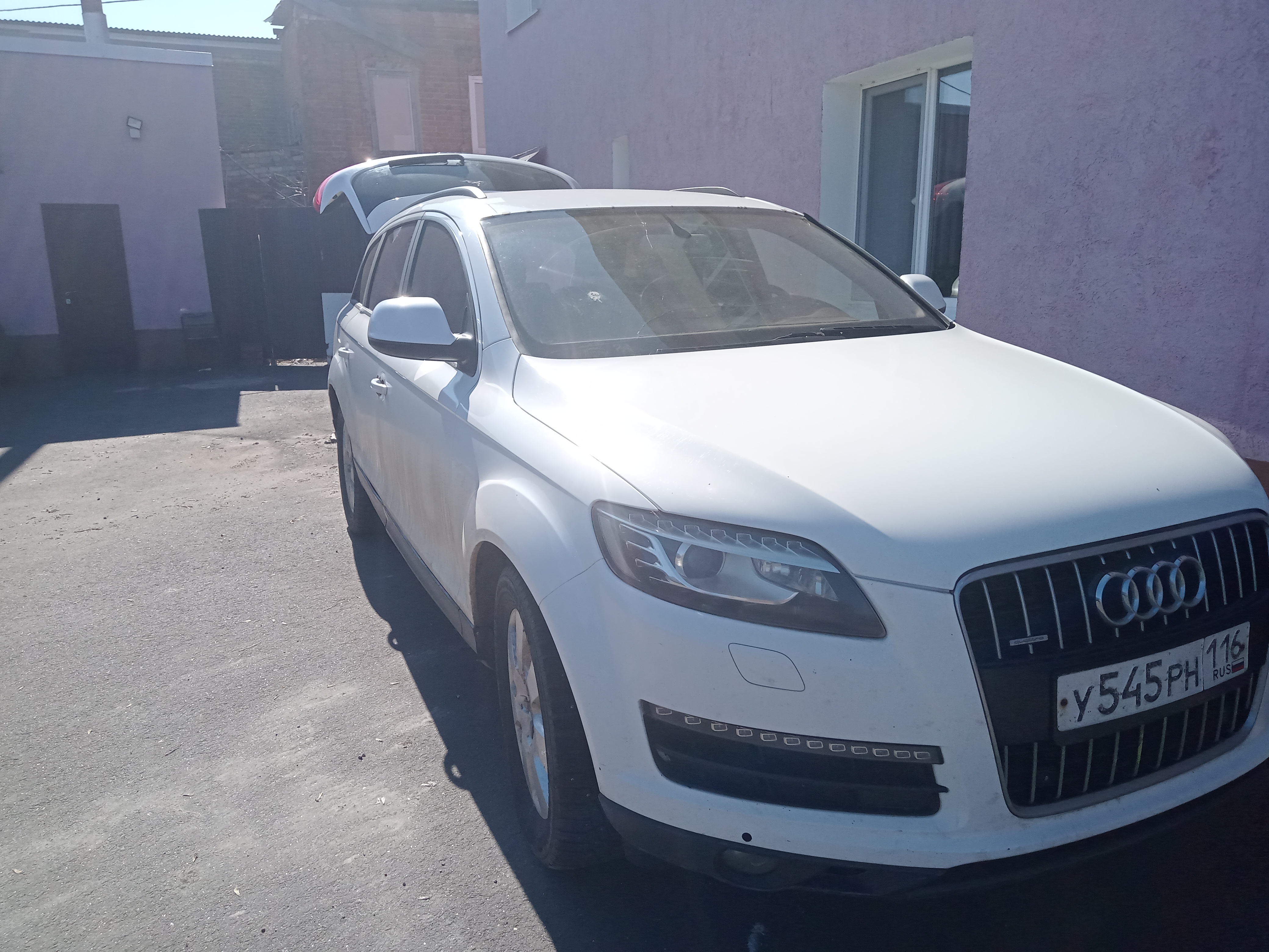 Автомашина AUDI Q7, 2010 года выпуска, двигатель № BHK 131287,  Кузов № WAUZZZ4LXAD029440, цвет белый,  (VIN) WAUZZZ4LXAD029440, регистрационный номер У 545 РН 116 RUS,  паспорт транспортного средства 77 УК 370991,  выдан 19.05.2010 г. Центральной акцизной таможней