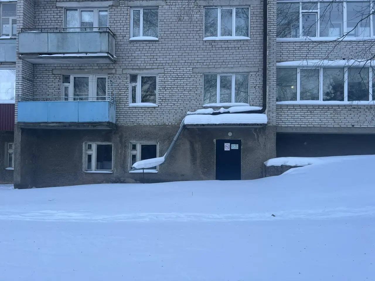Нежилое помещение с кадастровым номером 35:19:0103005:684, назначение: нежилое, площадью 308,3 кв.м., этажность - цокольный этаж, инвентарный номер 2475, по адресу: Вологодская область, р-н Устюженский, г. Устюжна, ул. Интернациональная, д. 1, пом. 1Н, ограничение (обременение): отсутствует.
