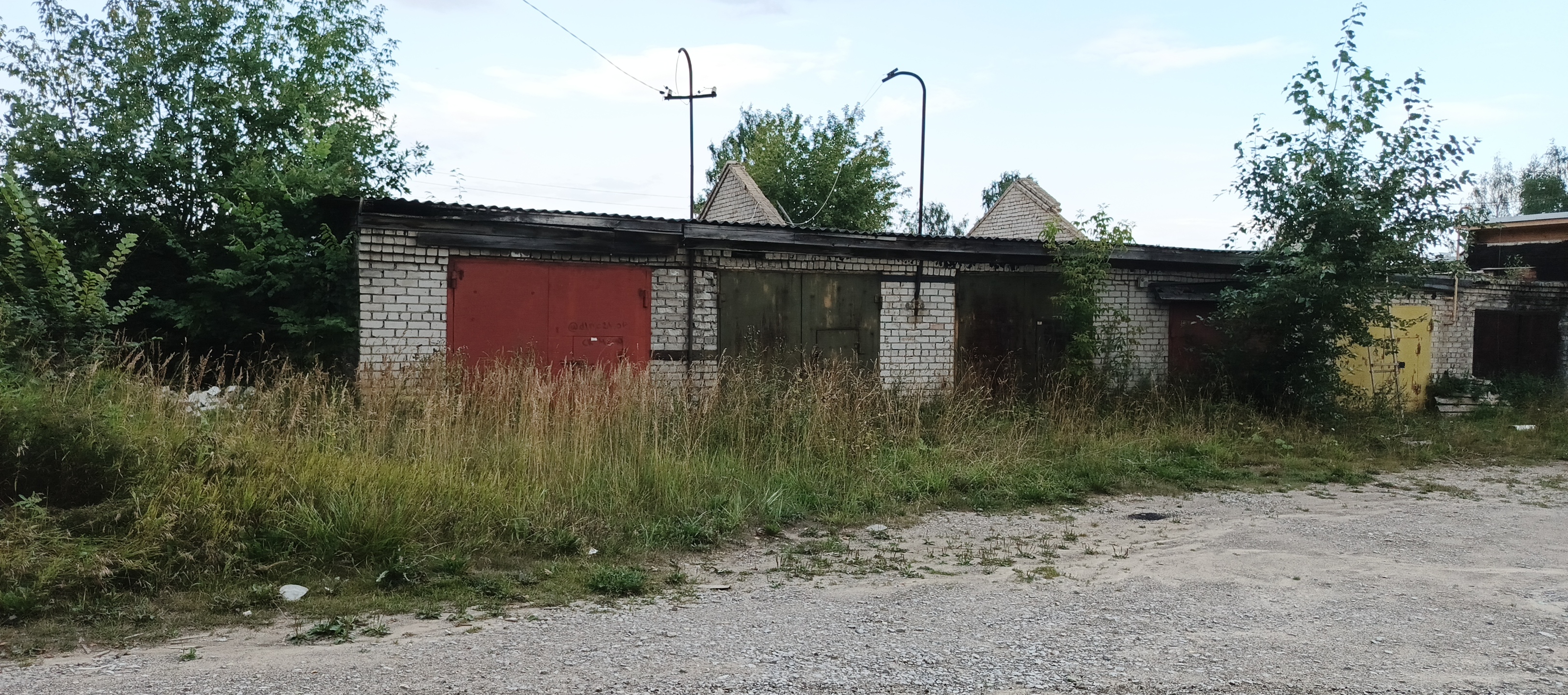 Гаражный бокс, назначение: нежилое, количество этажей 1, в том числе подземных 0, общей площадью 21,9 кв.м., кадастровый номер: 59:37:0620302:499, адрес объекта: Пермский край, Усольский район, г. Усолье, ул. Елькина, д. 9а, с земельным участком общей площадью 39+/-1,26 кв.м, кадастровый номер: 59:37:0620302:51, адрес: Пермский край, г. Усолье, ул. Елькина, 9а