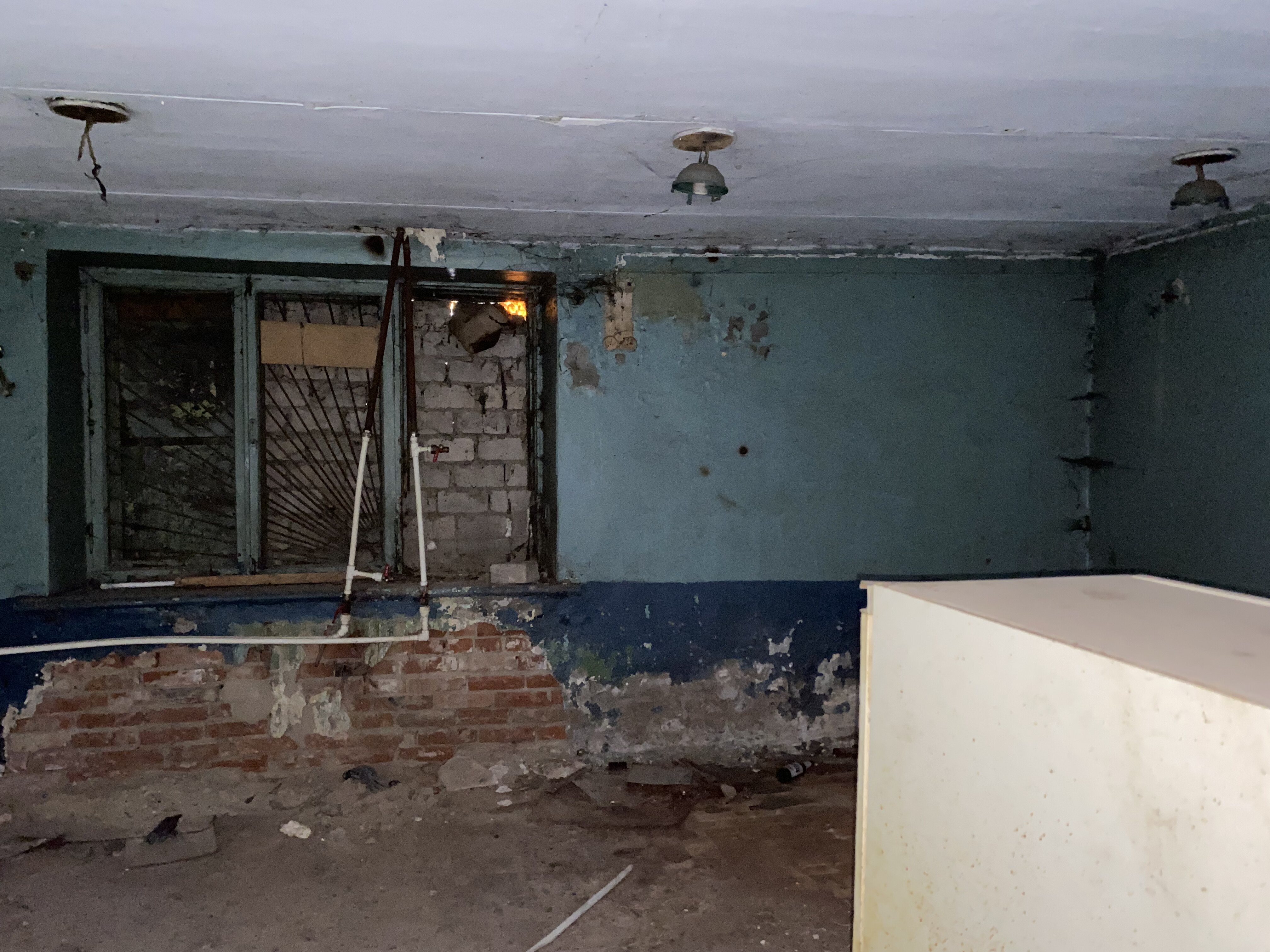 Нежилое помещение, общей площадью 84,9кв.м., кадастровый номер 74:35:1300005:12, расположенное по адресу: Челябинская область, г. Троицк, ул. им. Карла Маркса, д. 53.