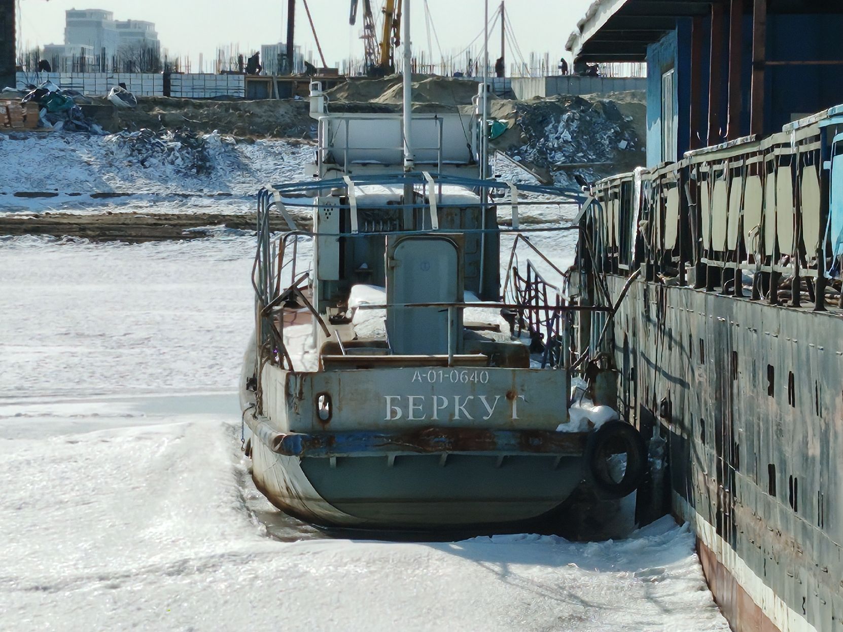 теплоход разъездной «Беркут», идентификационный номер судна: А-01-0640, проект № РМ-376, год и место постройки: 1990 год, п/я Г-4306