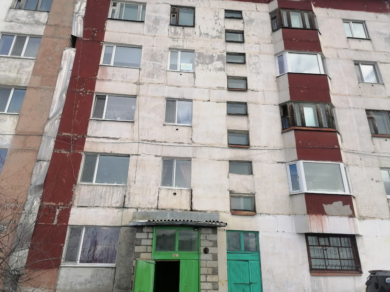 Жилое помещение: квартира, расположенная по адресу: Магаданская область, Среднеканский район, п. СЕЙМЧАН, ул. Октябрьская, д. 10, кв. 12, 70,7 кв.м., кадастровый номер: 49:04:010103:1121
