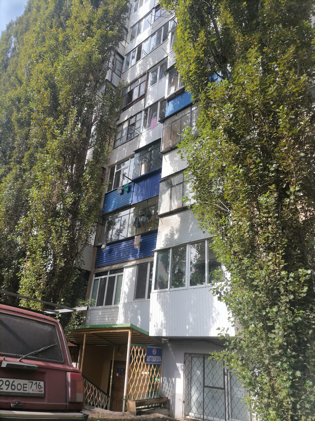 Нежилое помещение с кадастровым номером 02:57:020502:6309, площадью 96,0 кв.м. на цокольном этаже девятиэтажного жилого здания