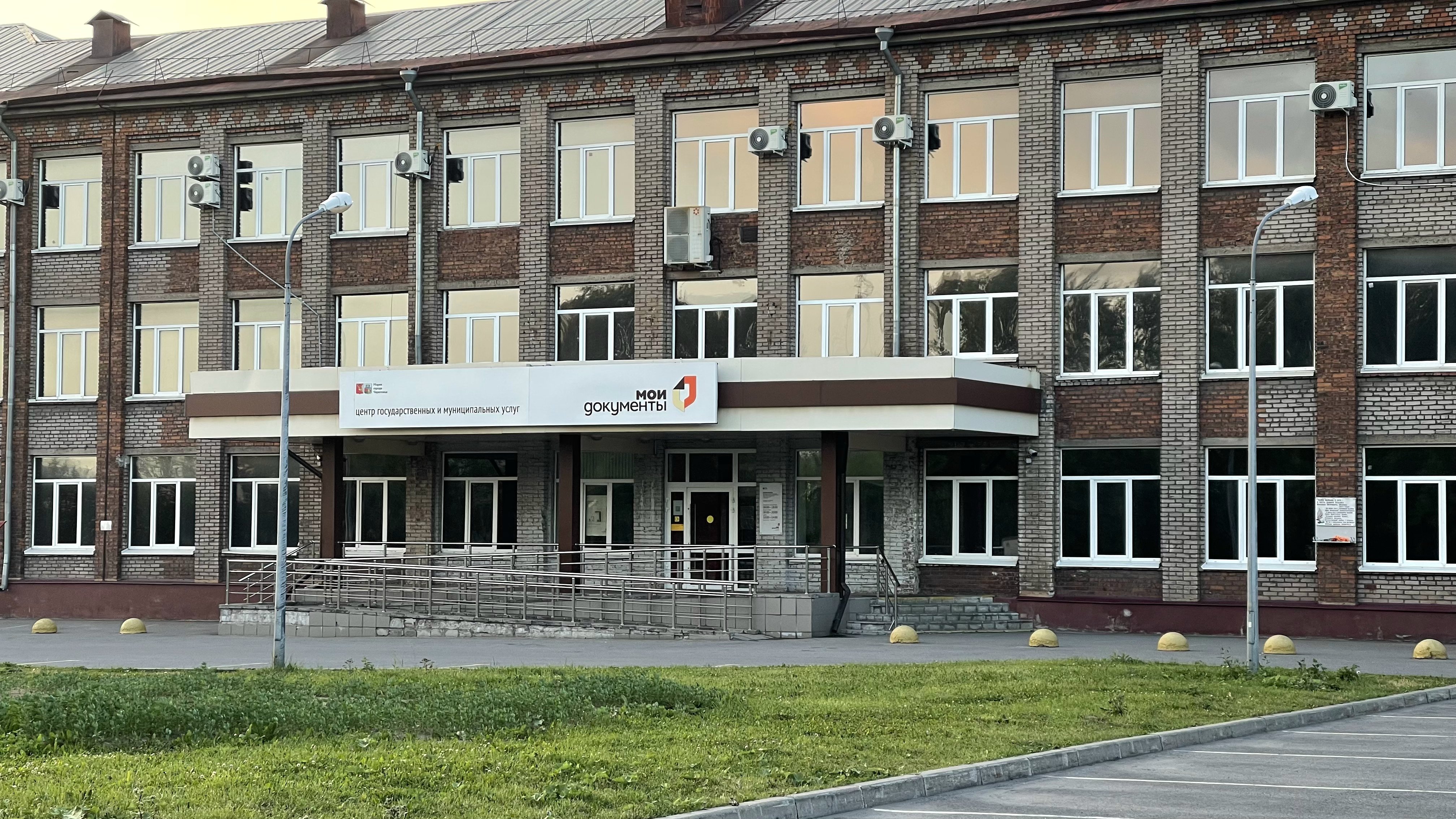 Часть нежилого помещения площадью 1,0 кв. м. на 1-м этаже, расположенная в здании МБУ «МФЦ в г. Череповце», по адресу: 162610, г. Череповец, ул. Жукова, д. 2