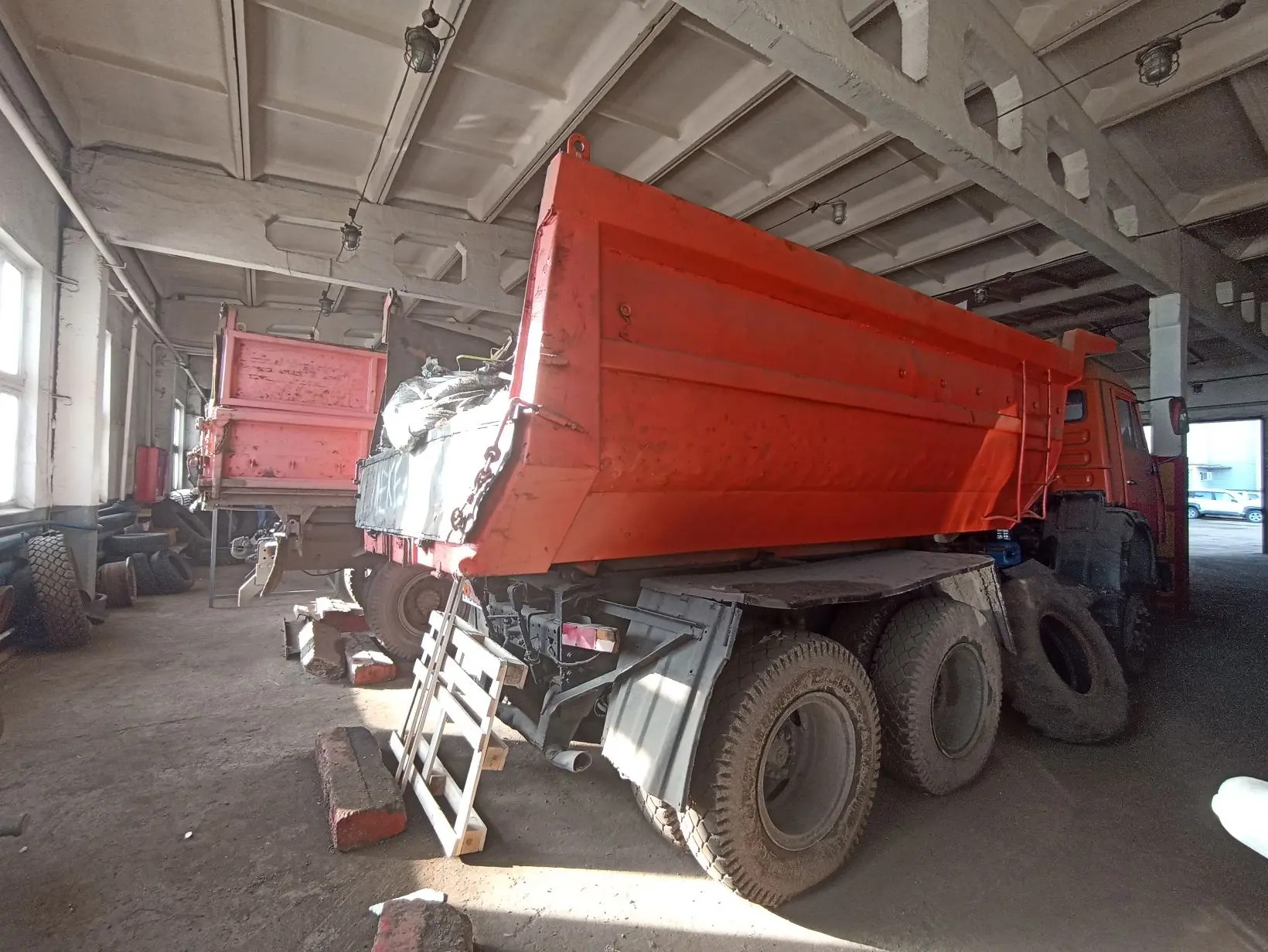 Автомобиль самосвал КАМАЗ 454110,
