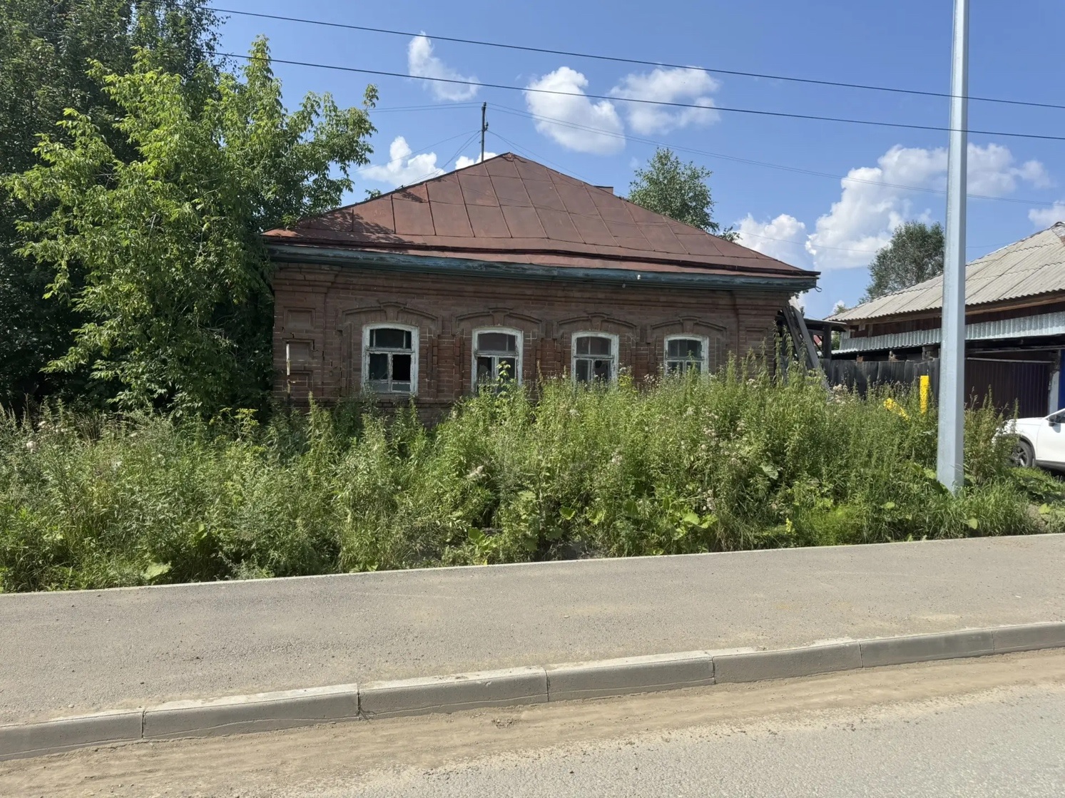 Жилой дом, расположенный г. Верхняя Тура, ул. Карла Маркса, дом 58 с земельным участком