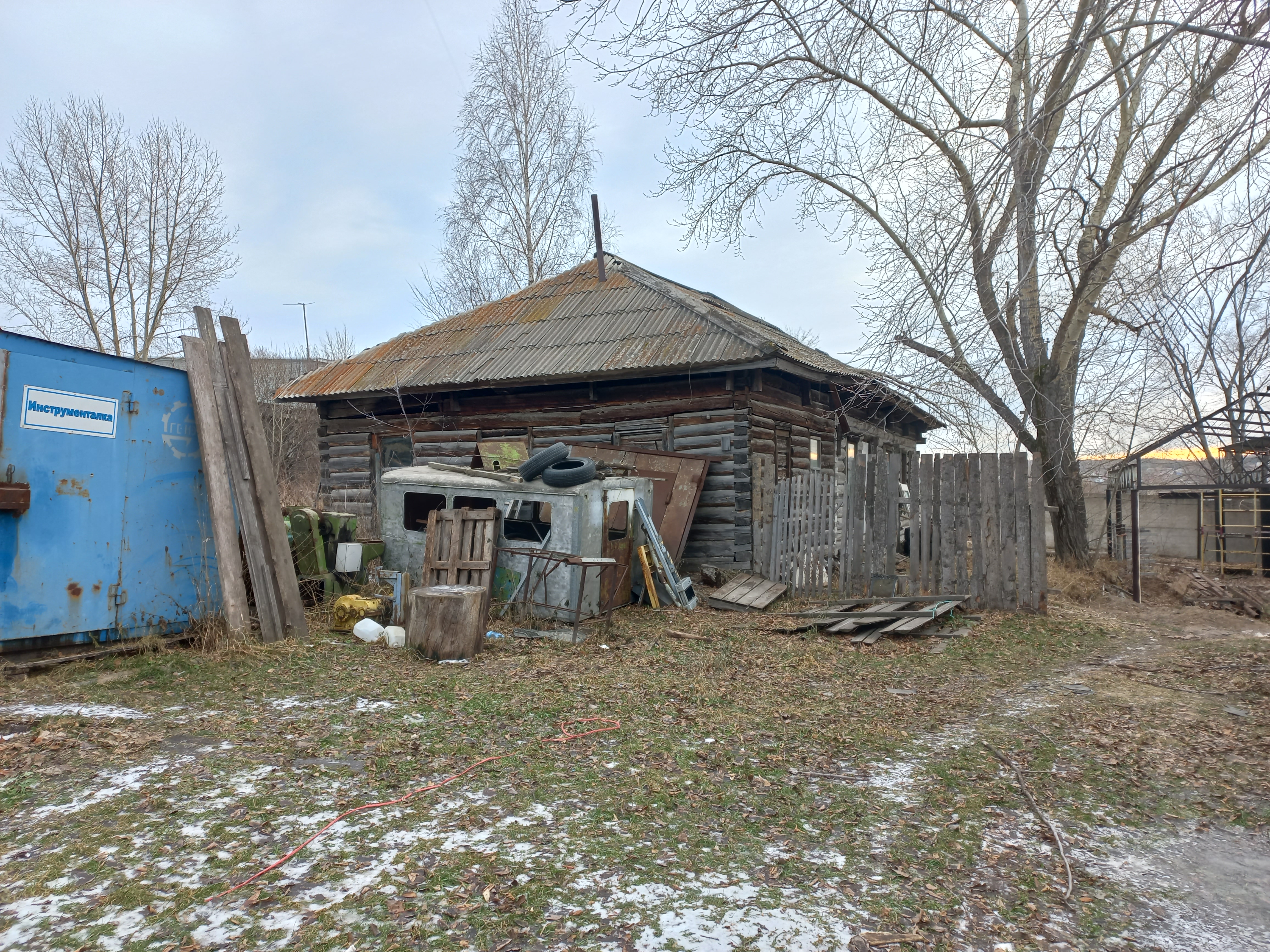 Нежилое здание с земельным участком город Ачинск, ул.Горная, 2Д