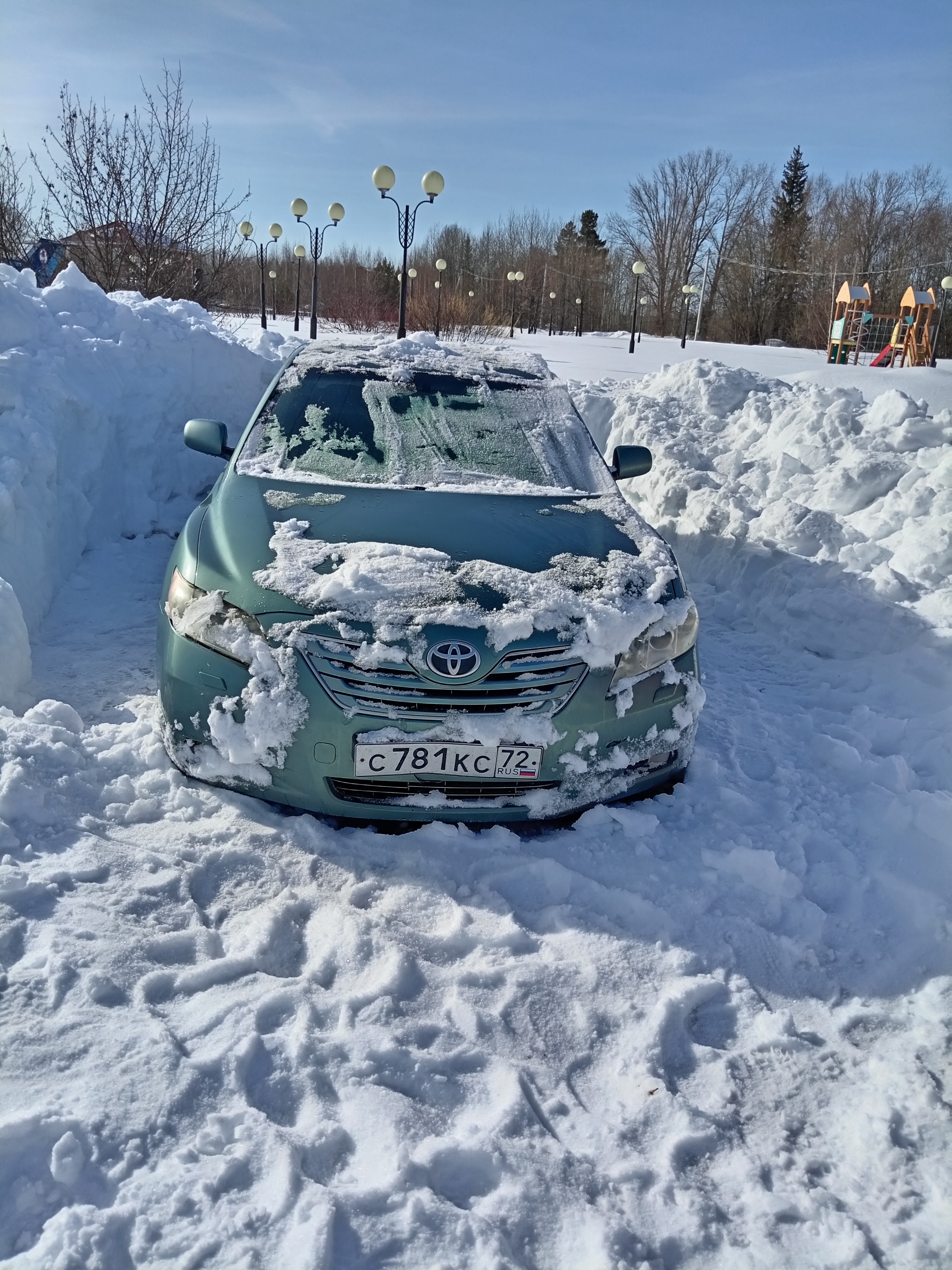 Легковой автомобиль TOYOTA CAMRY