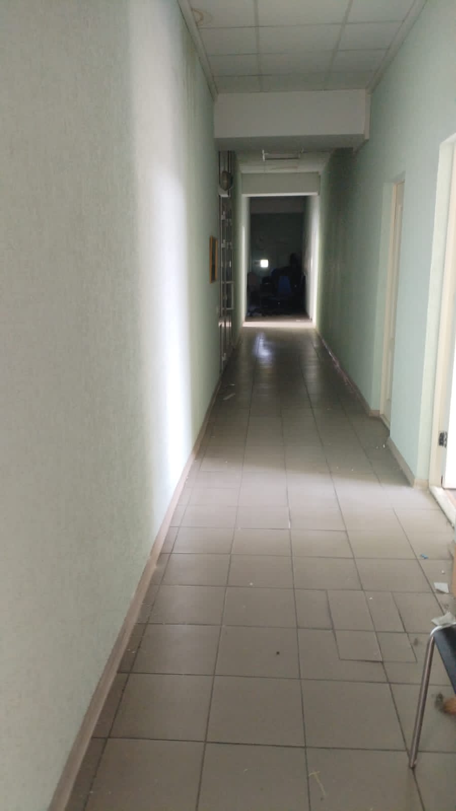 Объект аренды, площадь 684,0 кв. м, номера на поэтажном плане: этаж 3, лит. А, ком. 77 - 97, 99 - 107, 111 - 147, адрес (местонахождение) объекта:  Краснодарский край, г. Сочи, Адлерский район, ул. Ленина, д. 2. Вход в объект аренды из помещения отделения почтовой связи