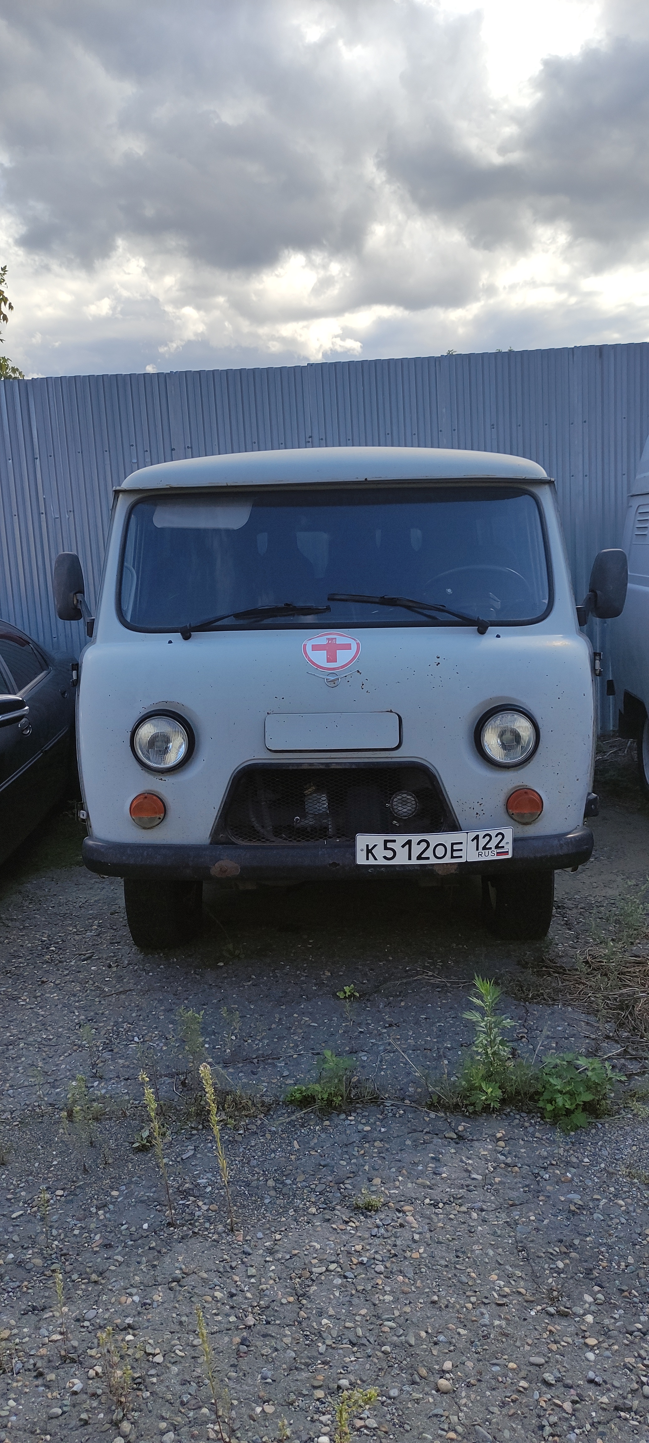 автомобиль УАЗ-220695-04, год выпуска – 2013, паспорт транспортного средства – 73 НР 031817, регистрационный знак – К512ОЕ122, идентификационный номер (VIN) – XTT220695D0401175, модель, номер двигателя – 409110*D3039738, номер шасси (рама) – 220695D0422467, номер кузова (кабина, прицеп) – 220600D0212936, цвет кузова – белая ночь