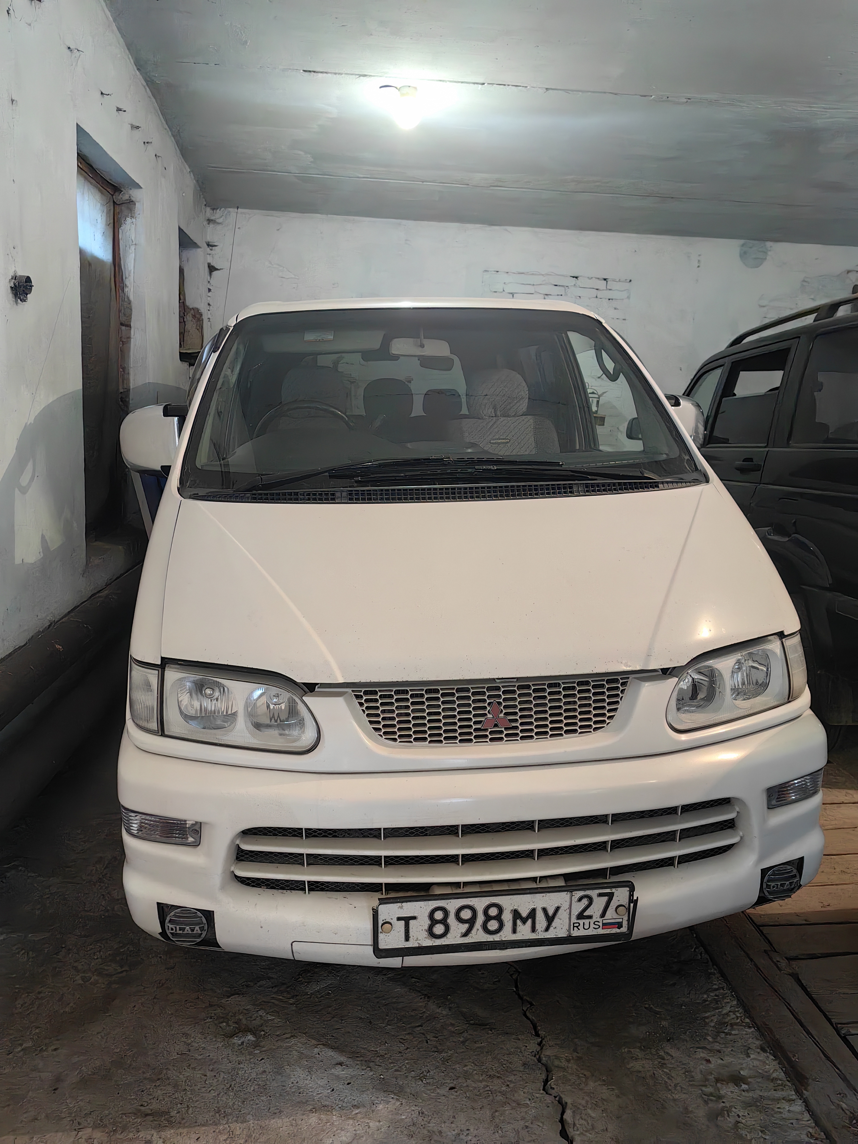 Автомобиль Mitsubishi Delica, год изготовления 1999, номер двигателя 4G64-AJ4696, цвет кузова белый