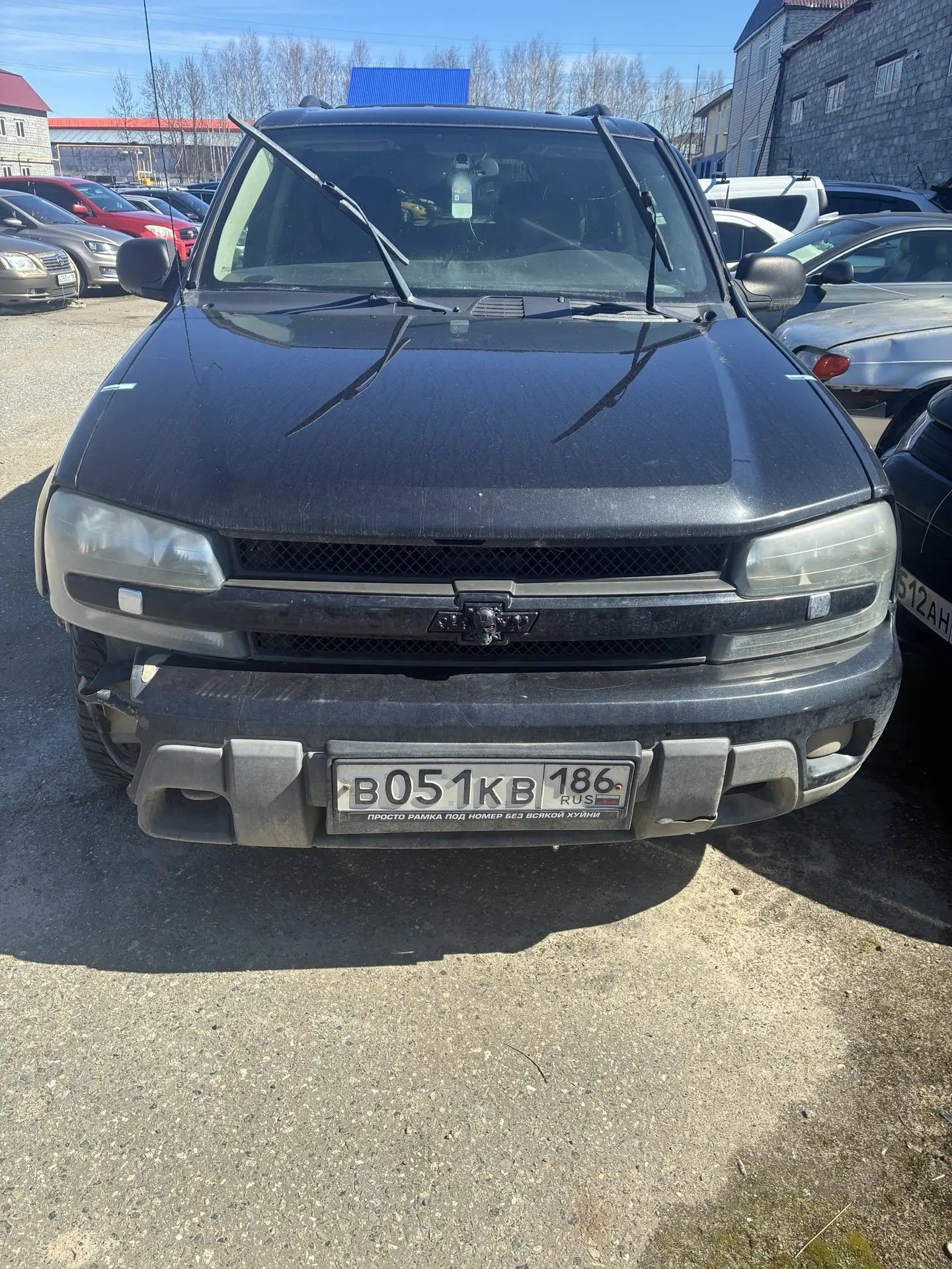 Автомобиль марки "CHEVROLET GMT 360 (TRAILB)" VIN-XWFDT13S190000066., 2008 г.в., темно-серого цвета, г/р/з В051КВ186 ТС обременено ЗАЛОГОМ, который остается на имуществе, согласно ГК РФ (покупатель оплачивает залог самостоятельно). ТС имеет ограничения ФССП на регистрационные действия (ключи и документы отсутствуют, техническое состояние не проверялось, пробег не известен). Имущество продается в том виде, в каком оно есть, в случае продажи возврату/обмену не подлежит.