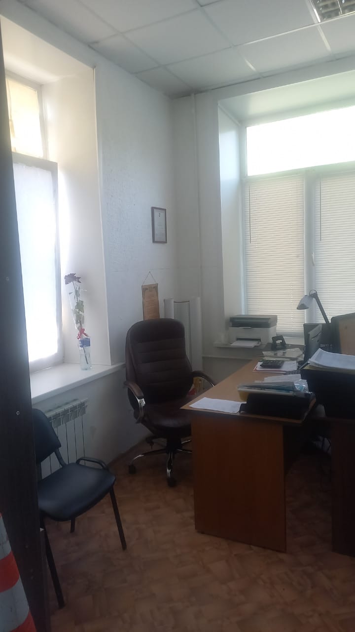 Нежилое помещение № 1 площадью 11,6 кв.м (согласно выкопировке из поэтажного плана дома), расположенное по адресу: г. Кемерово, ул. 9 Января, 12, 1 этаж, пом. 65, общей площадью 243,4 кв.м, закрепленное на праве оперативного управления за МБУ «ЦПП». Целевое назначение: для ведения предпринимательской деятельности. Режим использования: понедельник – воскресенье с 07:00 до 22:00.