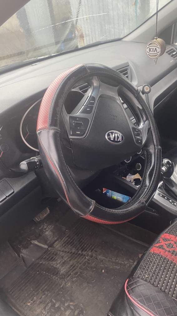 Легковой автомобиль KIA RIO 2016 г.в. VIN Z98CB41BBGR358016, цвет кузова белый, передний бампер отсутствует, г/н Е425УР161, правая фара имеет повреждения, у левой повреждены крепления, на капоте имеются вмятины и царапины, на лобовом стекле справа внизу трещина, должник Украинский С.С., (Поручение ТУ Росимущества в РО от 25.02.2026 № 61-261-У). Адрес (местоположение): Ростовская область, Красносулинский район, ул. Юбилейная, 20, кв.1