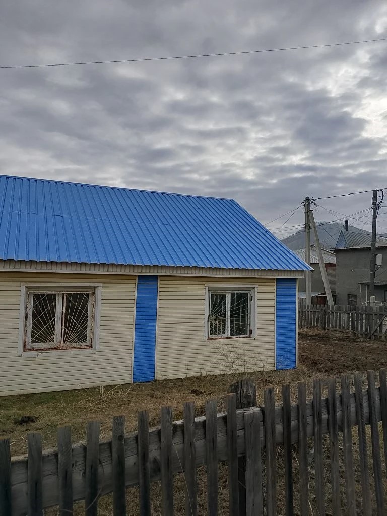 Нежилое здание с земельным участком