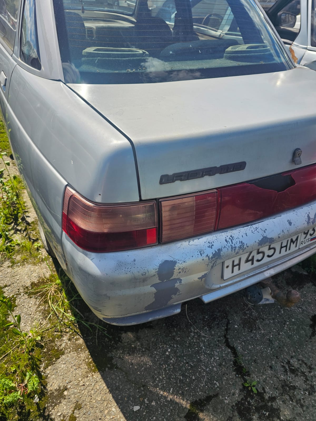 Автомобиль ВАЗ 21102 г.н Н455НМ93, в кузове серебристого цвета. Документы отсутствуют.