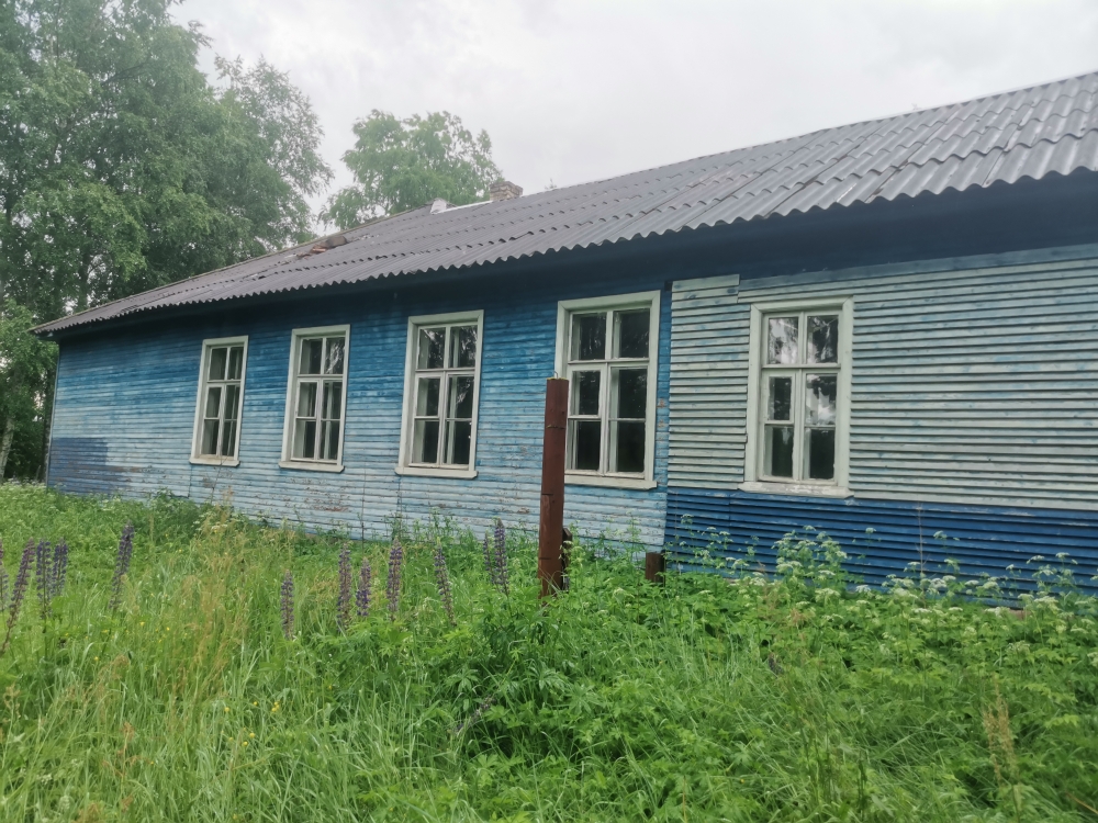 Нежилое здание, общей площадью 453,2 кв.м. с кадастровым номером 53:07:0000000:1252; Нежилое здание (здание мастерской), общей площадью 83,5 кв.м. с кадастровым номером 53:07:0000000:3659, расположенные на земельном участке c Кадастровым номером 53:07:0140403:12расположенное по адресу: Новгородская область, Любытинский округ, д. Водогон, ул.Школьная, д. 2