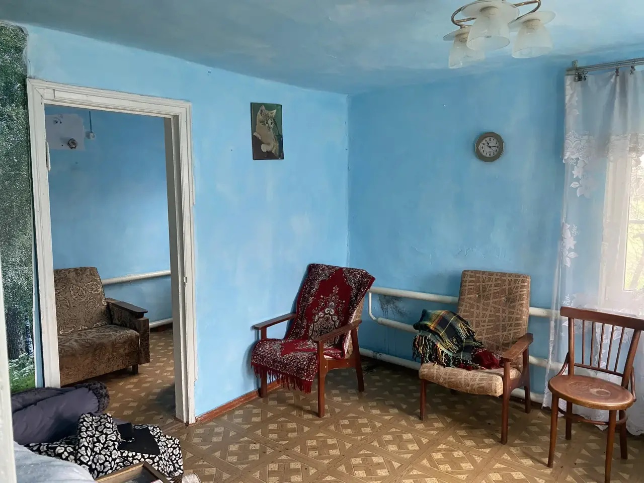 Нежилое здание - кухня, назначение: нежилое, расположенное по адресу: Краснодарский край, Успенский р-н, ст. Убеженская, ул. Молодежная, д.2А, кадастровый номер 23:34:0102003:727, общей площадью 41,5 кв. м., построенное в 1914 году, и земельный участок, расположенный по адресу: Краснодарский край, Успенский р-н, ст. Убеженская, ул. Молодежная, д.2А., кадастровый номер 23:34:0102003:253, общей площадью 977 кв. м.