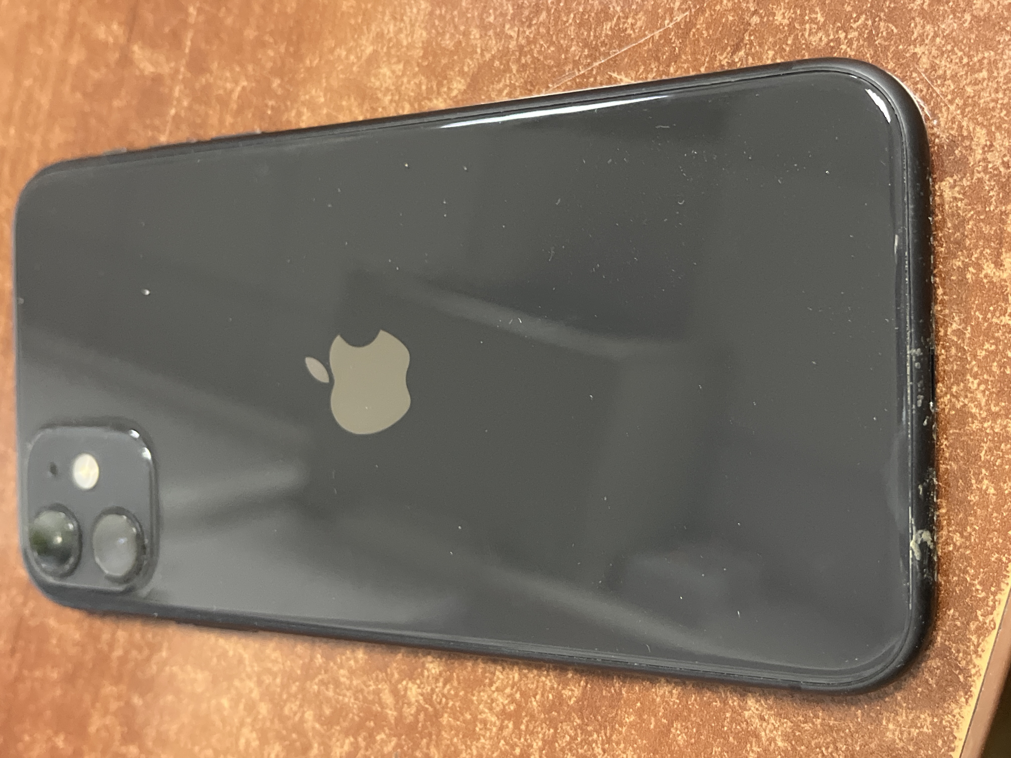 Сотовый телефон марки Iphone 11 2 шт.