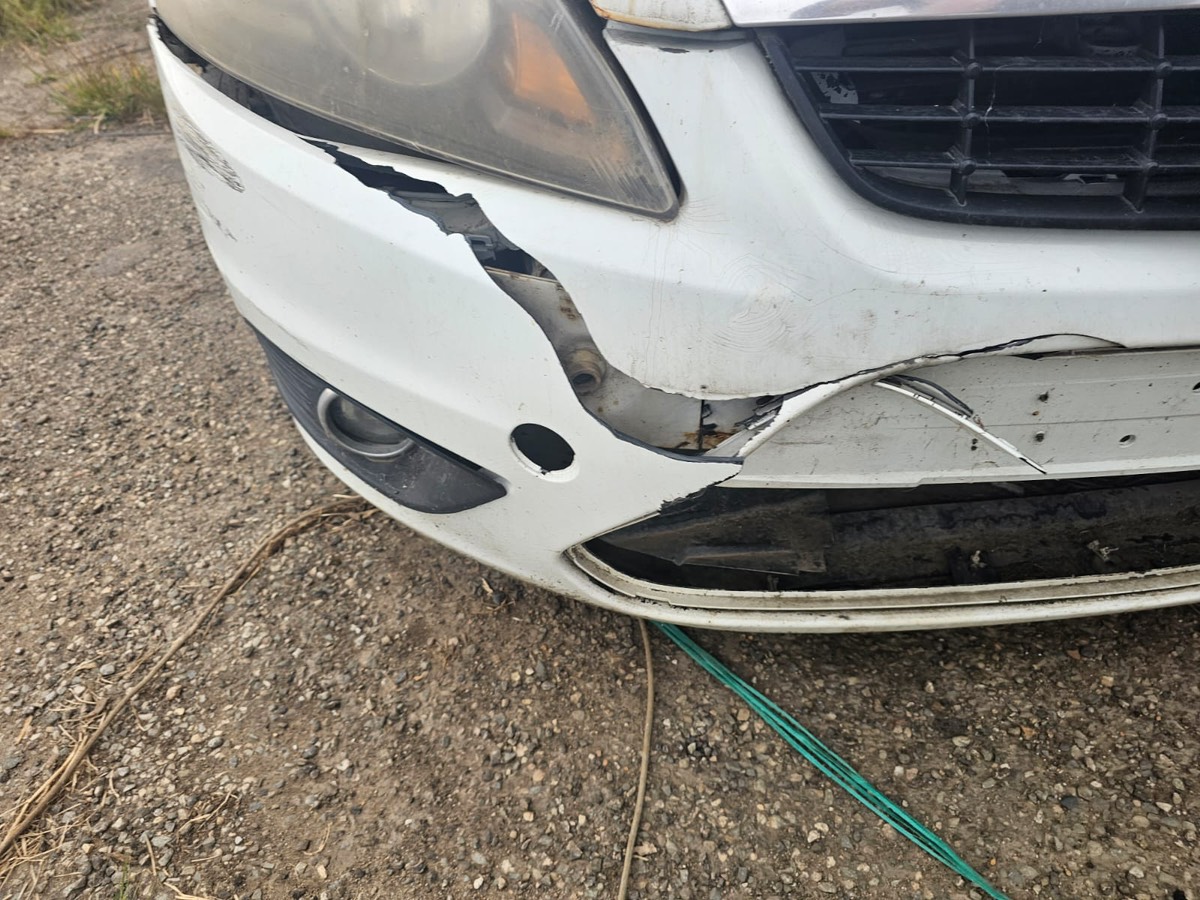 Автомобиль Ford Focus г/н А137ХЕ123, цвет белый, 2008 г.в. Документы отсутствуют.