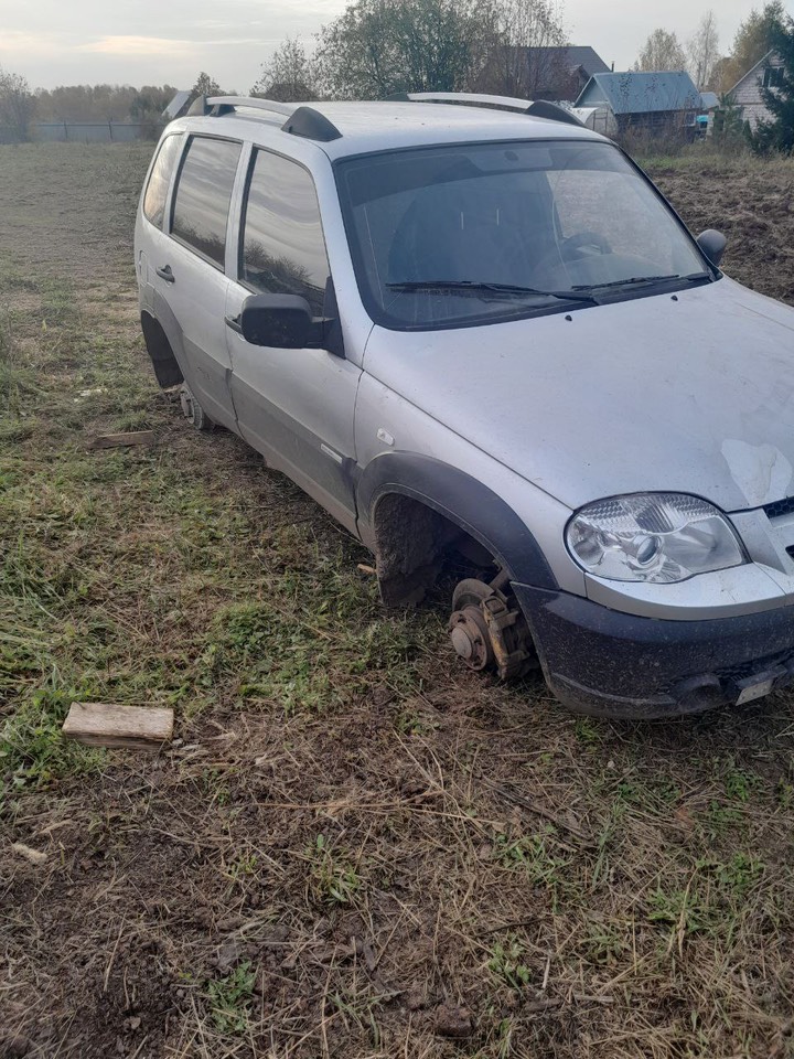 CHEVROLET NIVA 212300-55, Год выпуска: 2013, г/н Р849УО18, Идентификационный номер (VIN): X9L212300D0460986, Номер кузова (кабины): X9L212300D0460986, Цвет кузова: СВЕТЛО СЕРЕБ.МЕТАЛЛ., Рабочий объем (см³): 1690, Мощность (кВт/л.с.): 58.5/79.6. Тип транспортного средства: Легковой универсал. Без колес