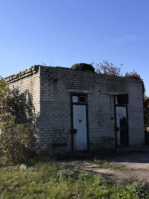 земельный участок площадью 134 кв.м. с кадастровым номером 48:20:0027808:41 (РНФИ П11490003305) с расположенным на нем объектом недвижимого имущества – служебное здание пост-3км с кадастровым номером 48:20:0000000:4613 (РНФИ П12490001665), по адресу: Местоположение установлено относительно ориентира, расположенного в границах участка. Почтовый адрес ориентира: обл. Липецкая, г. Липецк, р-н Правобережный, ул. Ф.Энгельса