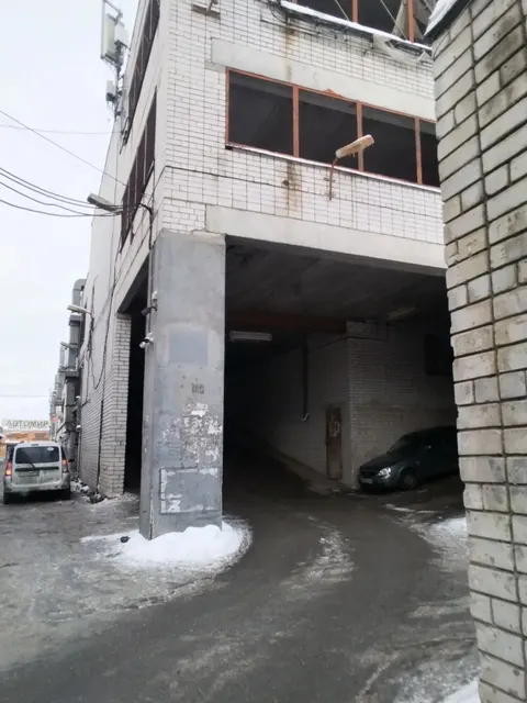 Помещение (гараж) с кад. № 16:50:110910:85, площадью 21,1 кв.м., расположенный по адресу: РТ, г. Казань, угол улиц Адоратского и Воровского, д.63, ГСК "Мирас". (1191 (2), Вараксин Е.Н.). Начальная стоимость 891 905,00 рублей.