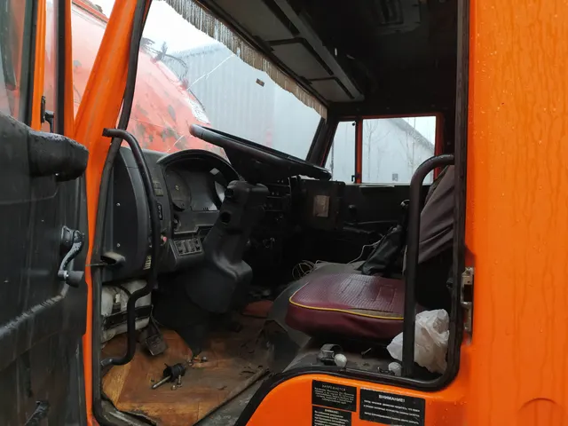 Мусоровоз МКМ-44108