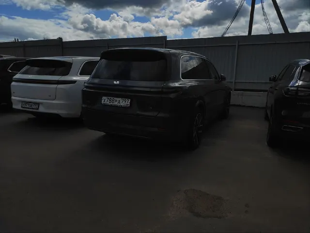 Легковой автомобиль LIXIANG L9, 2023 года выпуска, идентификационный номер (VIN): HLX33B128P0130645, № кузова (прицепа): HLX33B128P0130645, шасси (рамы): отсутствует, мощность двигателя: 197 л.с., 144,9 кВт, объем двигателя: 1496 куб.см, цвет: серый, гос. номер Х788РА797