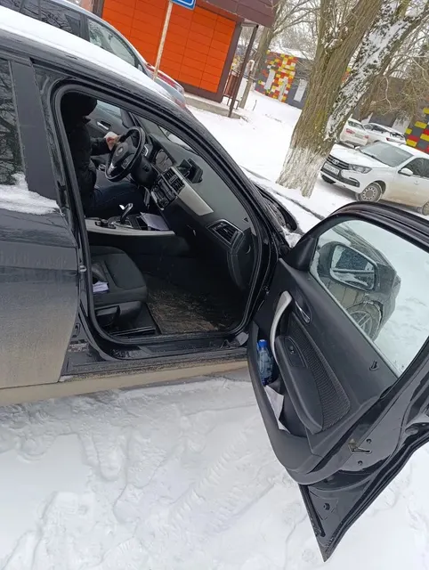 Залоговое имущество должника Ким С.В.: транспортное средство марки BMW 118I, тип – легковой комби (хэтчбек), год выпуска 2018, идентификационный номер (VIN) WBA1R510107B08818, регистрационный знак Р498BB126, номер кузова (прицепа) WBA1R510107B08818, цвет черный, двигатель № 35055211, мощность двигателя 136 л.с, ограничения: запреты на регистрационные действия, адрес: Ставропольский край, г. Пятигорск, ш. Бештаугорское, 14. Начальная продажная цена 1 785 000 рублей. Сумма задатка 270 000 рублей.