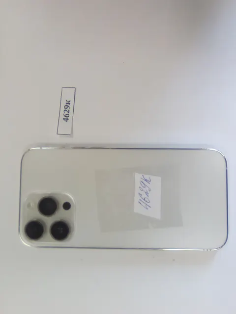 Сотовый телефон "Iphone 14-pro max" в корпусе белого цвета