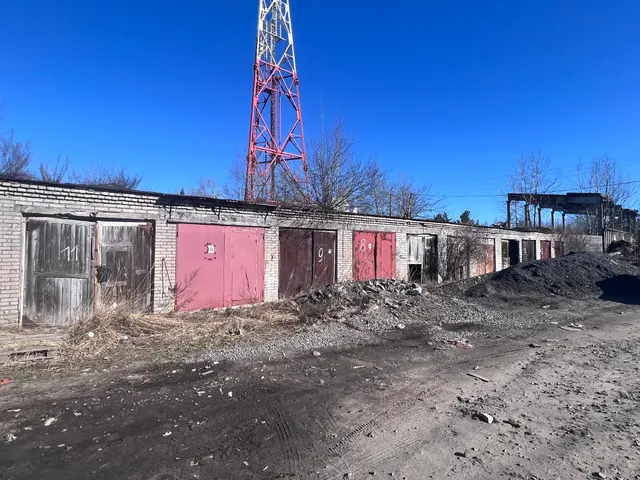 Гараж площадью 16,5 кв. м, с земельным участком