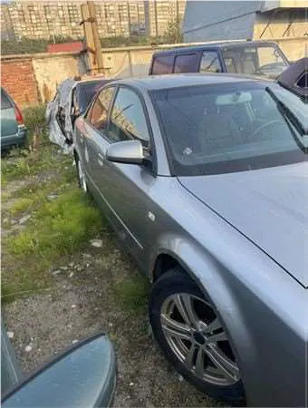 Автотранспортное средство Ауди А4, серого цвета