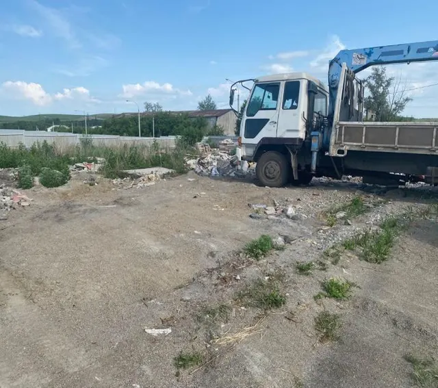 Объект незавершенного строительства расположен на земельном участке с кадастровым номером 74:33:1109001:132. Категория земель: земли населенных пунктов. Вид разрешенного использования: размещение автокомплекса для грузового автотранспорта. Местоположение: Челябинская область, г.Магнитогорск, Ленинский район, ул. Заготовительная, 12