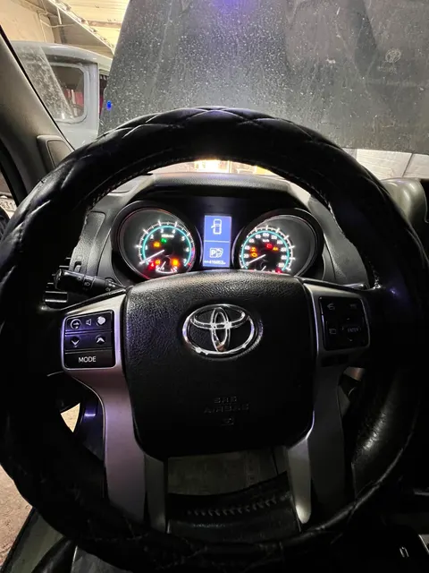 Toyota Land Cruiser Prado 2010 г.в., г/н М206МА14, цвет темно-серый, VIN JTEBU3FJ80K023928, по кузову мелкие царапины. Местонахождение: РС(Я). Собственник ГУП "Жилищно-коммунальное хозяйство РС(Я)".