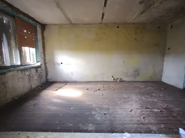 448/1000 доли жилого дома, общей площадью 134,5 кв.м с кадастровым номером 73:10:031403:188, расположенный на земельном участке с кадастровым номером 73:10:031403:60, общей площадью 1000 кв.м.у