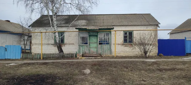 Нежилое здание (фельдшерско-акушерский пункт),  площадью 78 кв.м., с кадастровым номером 36:08:1200008:63; Земельный участок, на котором расположен указанный объект, с кадастровым номером 36:08:1200008:67, площадью 204 кв.м.