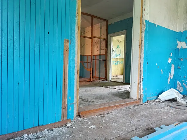 Здание, назначение - нежилое, 2-этажное, общей площадью 468,9 кв. м, К№ 62:04:1450101:363; земельный участок, площадью 3865 кв. м, К№ 62:04:2260106:261, разрешенное использование: административные здания, офисы, конторы различных организаций, фирм, компаний, отделения банков, категория земель: земли населенных пунктов