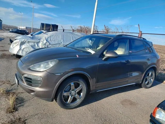 Автомобиль марки  Porsche Cayenne  (180)