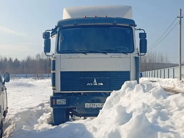 Транспортное средство МАЗ 6303А8-328, марка 13485, 2012 года выпуска, цвет - белый, VIN Y3M6303A8C0001412, государственный номер О339ХТ29. Состояние ТС: в рабочем состоянии, многочисленные следы ржавчина на раме и бензобаке.