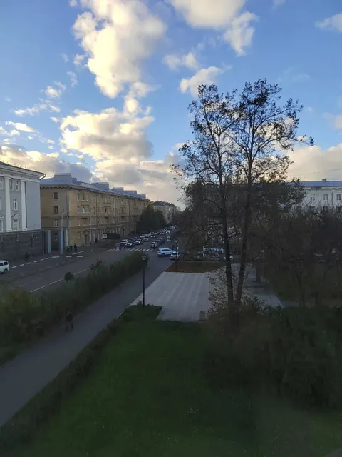 Недвижимое имущество - встроенные нежилые помещения общей площадью 126,9 кв. м, расположенные на 3-м этаже офисной части здания Универмага «Карелия» по адресу: г. Петрозаводск, ул. Кирова, д. 2 (помещение № 2-9; 11-14 ).