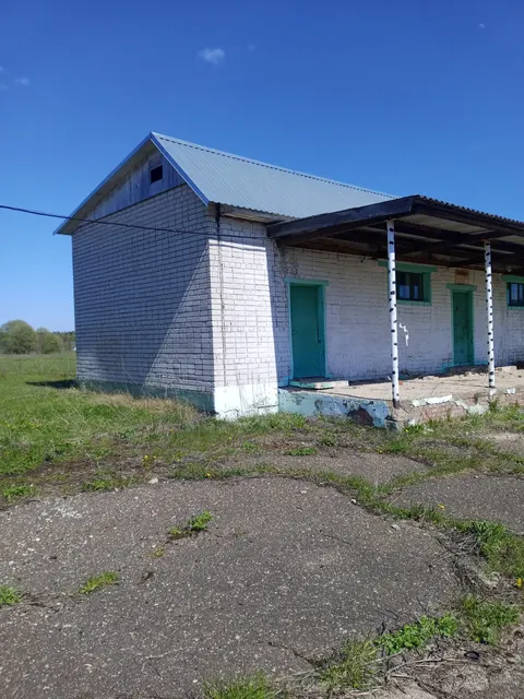 Нежилое здание, общей площадью 107,8 кв.м., с земельным участком 1572 кв.м.
