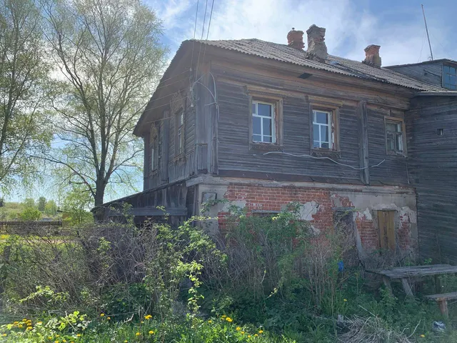 Нежилое здание, общей площадью 172,8 кв. м, кадастровый номер: 76:21:020220:3, с земельным участком, общей площадью 2122 кв. м, кадастровый номер 76:21:020214:27, расположенных по адресу: Ярославская область, г. Тутаев, ул. Леонтьевская, д.3 
