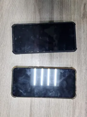 Сотовый телефон Poco, сотовый телефон Infinix, зарядное устройство отсутствует, микрофон марки FiFine на подставке черного цвета,  рабочее состояние не проверялось.  Находится Красноярский край, г. Лесосибирск.(901,1057/25)