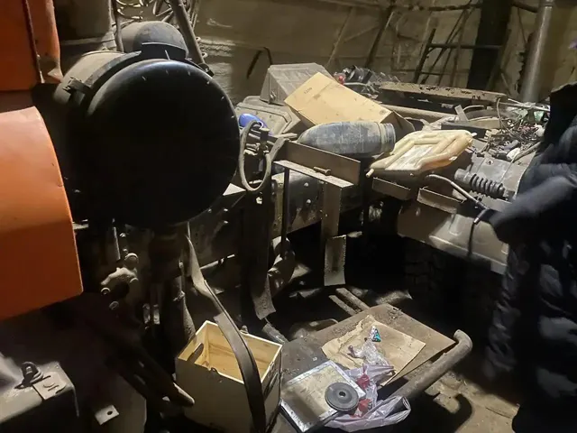 Седельный тягач, Камаз 6460, 2012 г.в., без прицепа, гос.номер К604МА14, цвет оранжевый. Не на ходу. Местонахождение: РС(Я). Собственник ООО ПРОИЗВОДСТВЕННОЕ ПРЕДПРИЯТИЕ « МАКСИМ».