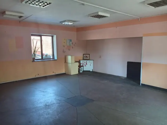 Нежилое помещение площадью 113,9 кв.м, расположенное на                 1 этаже здания по адресу: г. Кемерово, ул. Заводская, 1, закрепленное на праве оперативного управления за МКУ «Кемавто».  Целевое назначение: общепит, склад, магазин, ПВЗ, мелкое производство. Режим использования: понедельник - пятница, не более 40 часов в месяц.
