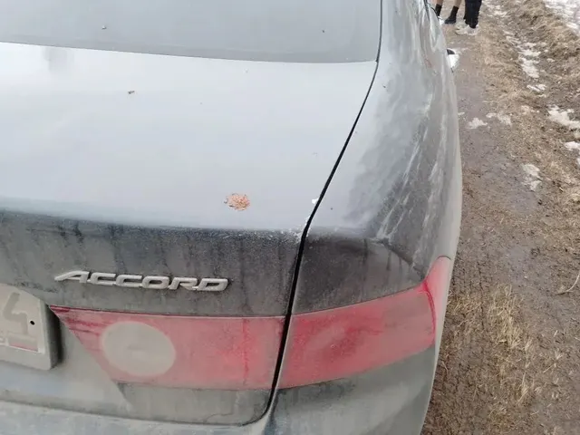 Легковой автомобиль Honda Accord, 2005 г.в., г/н Х980ТА124, VIN JHMCL96806C205577, № кузова JHMCL96806C205577, цвет темно-серый. Идентификационные номера не сверялись, рабочее состояние не проверялось, ключи и документы отсутствуют, автомобиль закрыт. Должник Семенов М.В. Обременения: Арест, запреты на рег. действия. Начальная цена 436050,00 руб. Задаток 66000,00 руб. (пор. 2107)