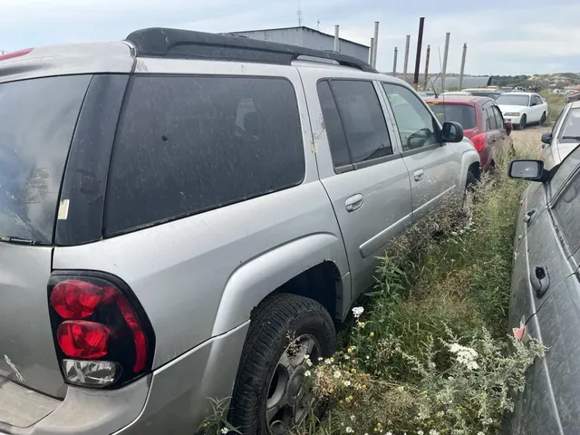 Транспортное средство CHEVROLET TRAIL BL, 2004 года выпуска, VIN - 1GNET16P446158200, регистрационный номер KAA744 с комплектом ключей; копия пассажирской таможенной декларации № 10102090/221120/С035661; копия иностранного свидетельства о регистрации № 126202145; копия договора безвозмездного пользования транспортным средством от 12.10.2019